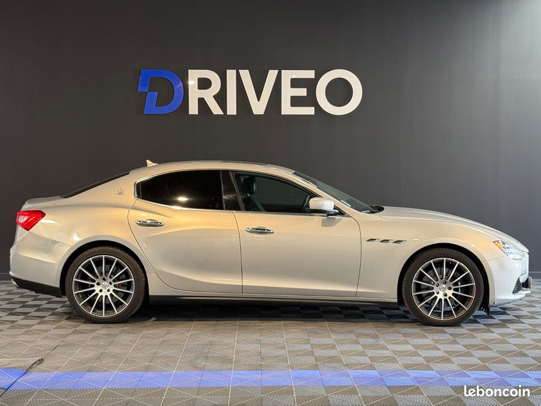 MASERATI GHIBLI 3.0 V6 410 s Q4 A / 3EME MAIN / SUIVI COMPLET MASERATI / TOIT OUVRANT / CAMERA DE RECUL (image 6)