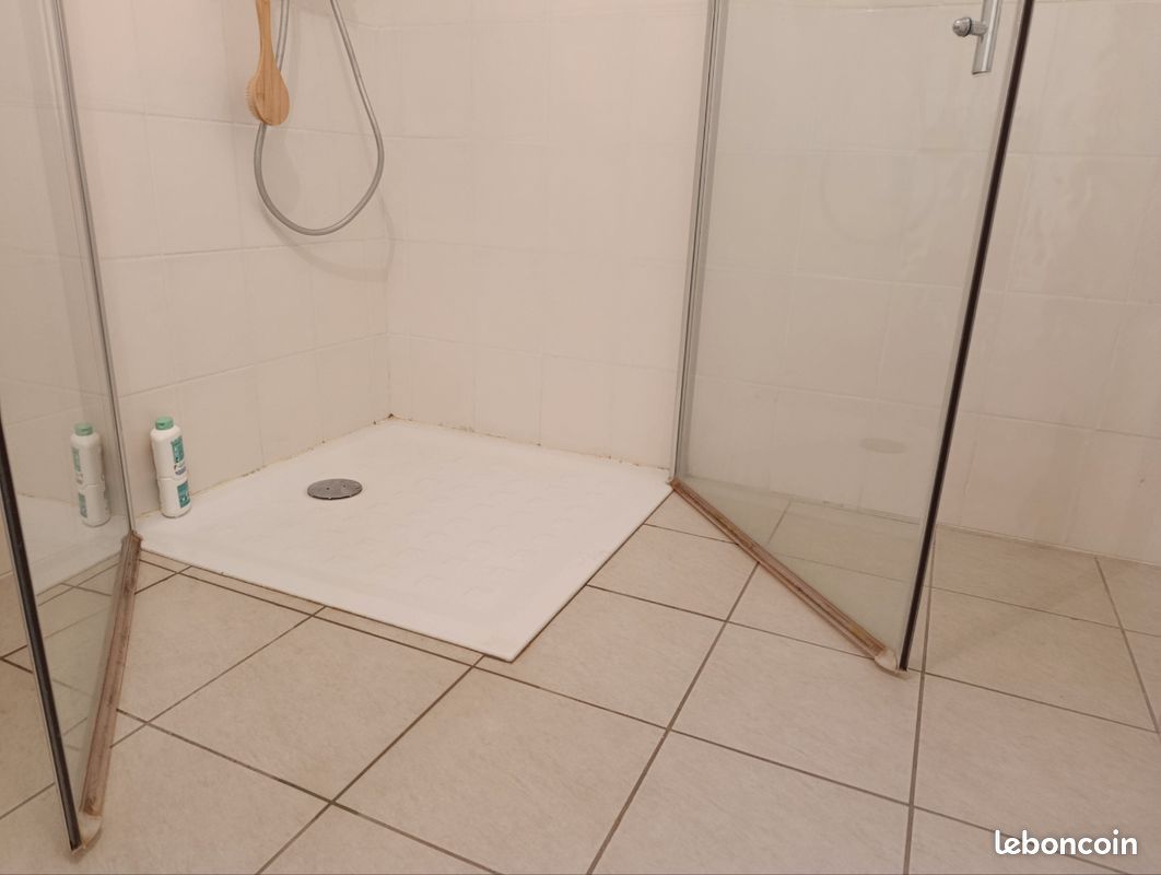 Parois de douche – Idéal PMR / Séniors (77 x 187 cm)
Description :
Vends ensemble de 2 parois de douche en (image 3)