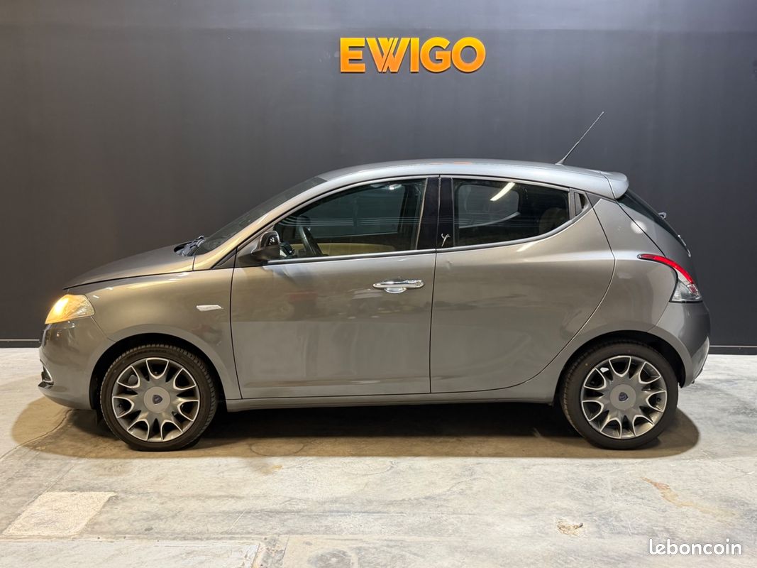 LANCIA YPSILON 1.2 70ch - suivi complet - 2 eme mains (image 18)