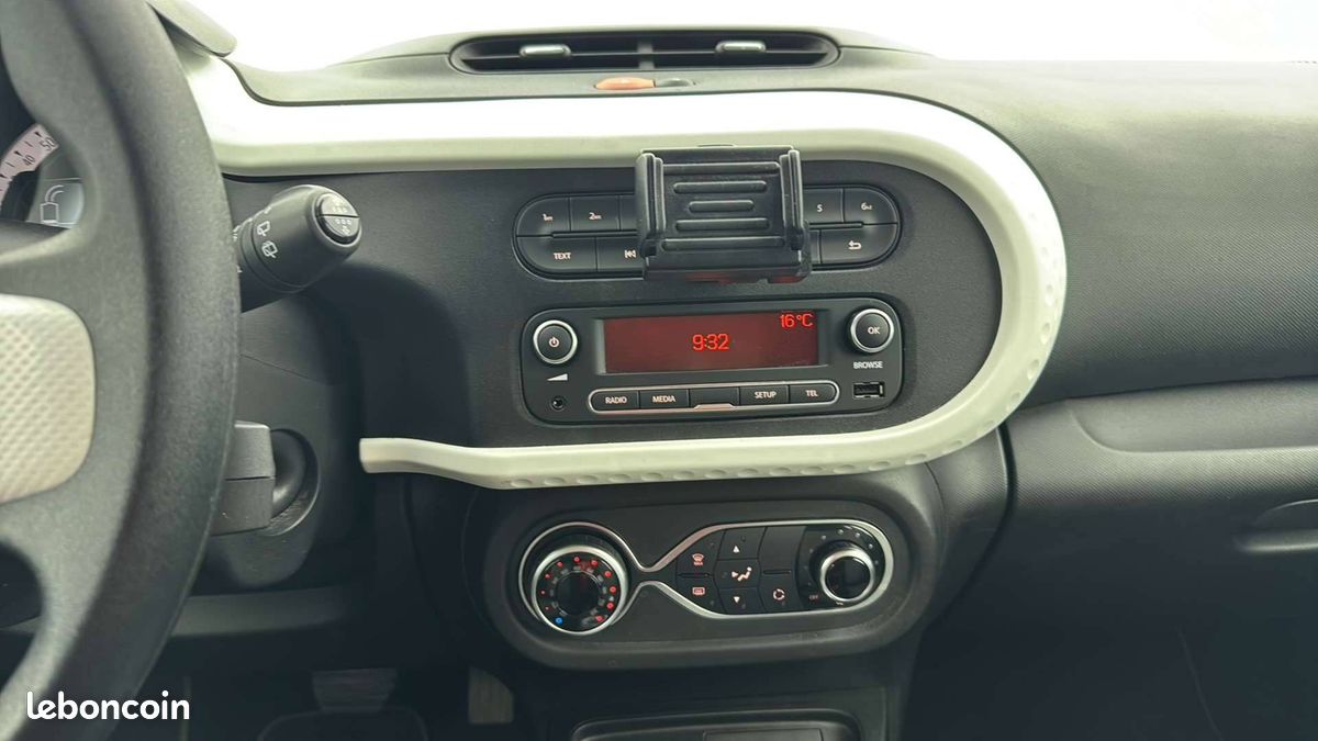 Renault twingo iii e tech authentic (image 28)