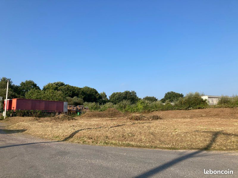 Terrain constructible zone industrielle 1500m2 · à Guipry-Messac · 25 000 €