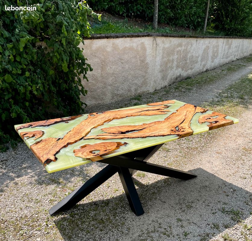 Meuble : Bar en Bois de Noyer et Résine Noire |World's Art