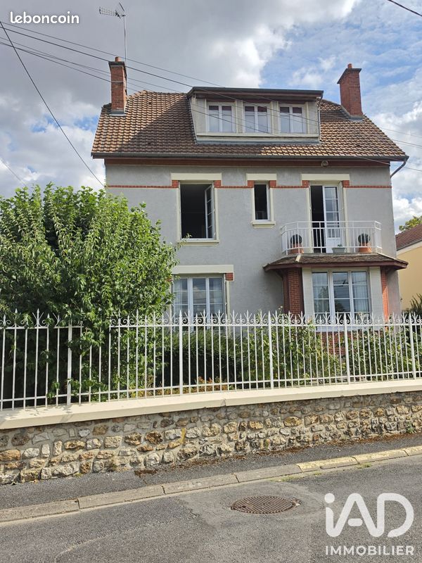 Maison 8 pièces 208 m² · à Dormans · 208 m² · 225 000 €