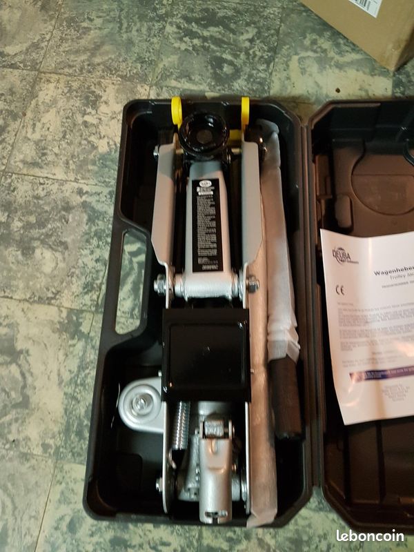 Deuba® Cric hydraulique 2 tonnes levée 135-330mm Valise de Rangement Patins en Caoutchouc Inclus cric de Levage cric Voiture véhicules citadine (image 2)