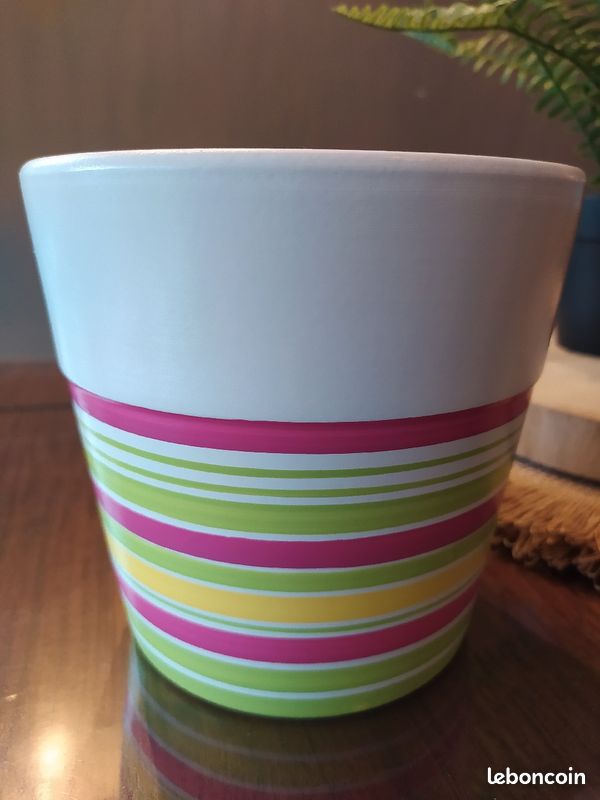 Cache pot (image 2)