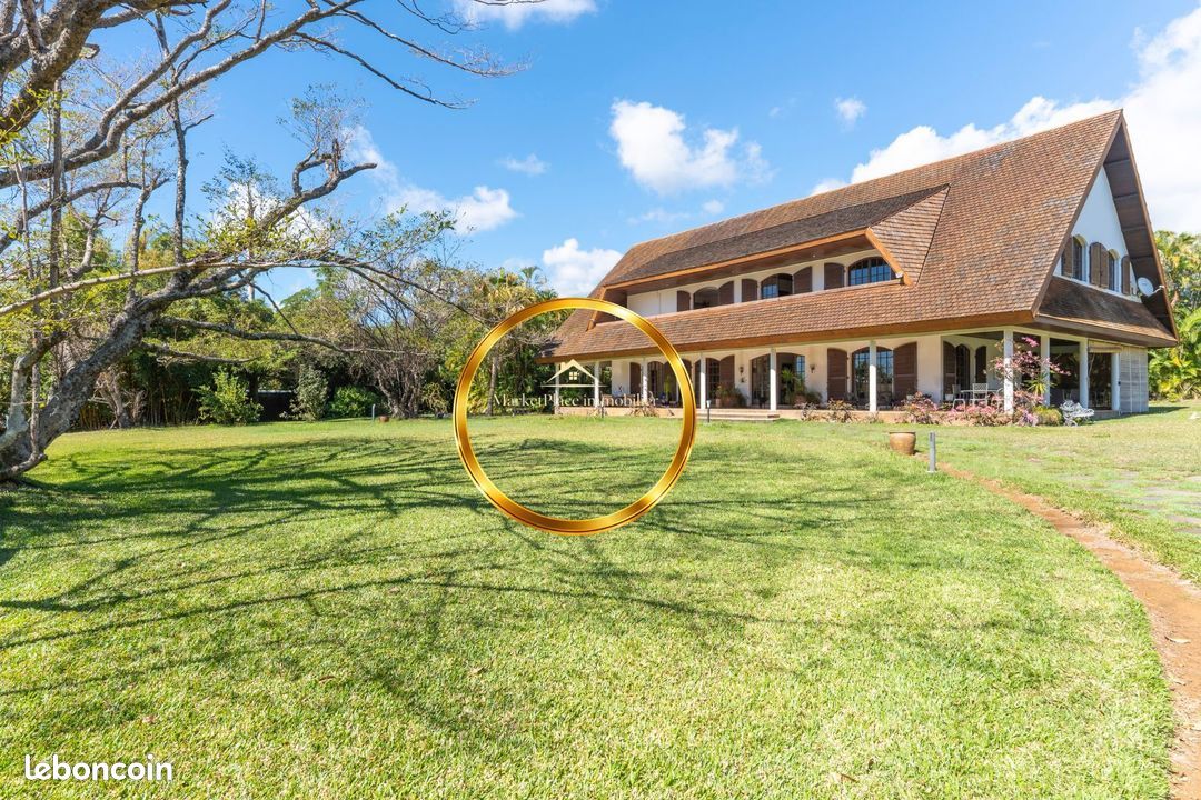 Maison 9 pièces 360 m² · à Sainte-Marie · 360 m² · 1 060 000 €