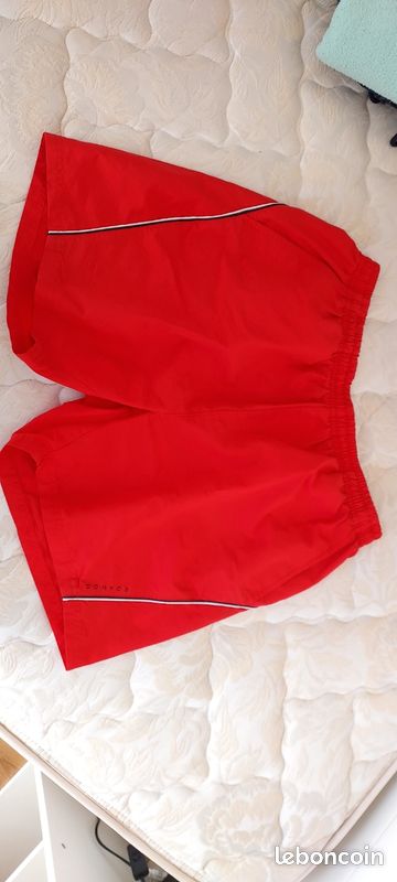 Short rouge (image 1)