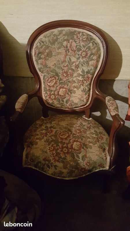 Vente ensemble canapé , fauteuils , chaises Je vends 1 canapé style Louis onze avec ses 4 fauteuils et 4 chaises (image 3)
