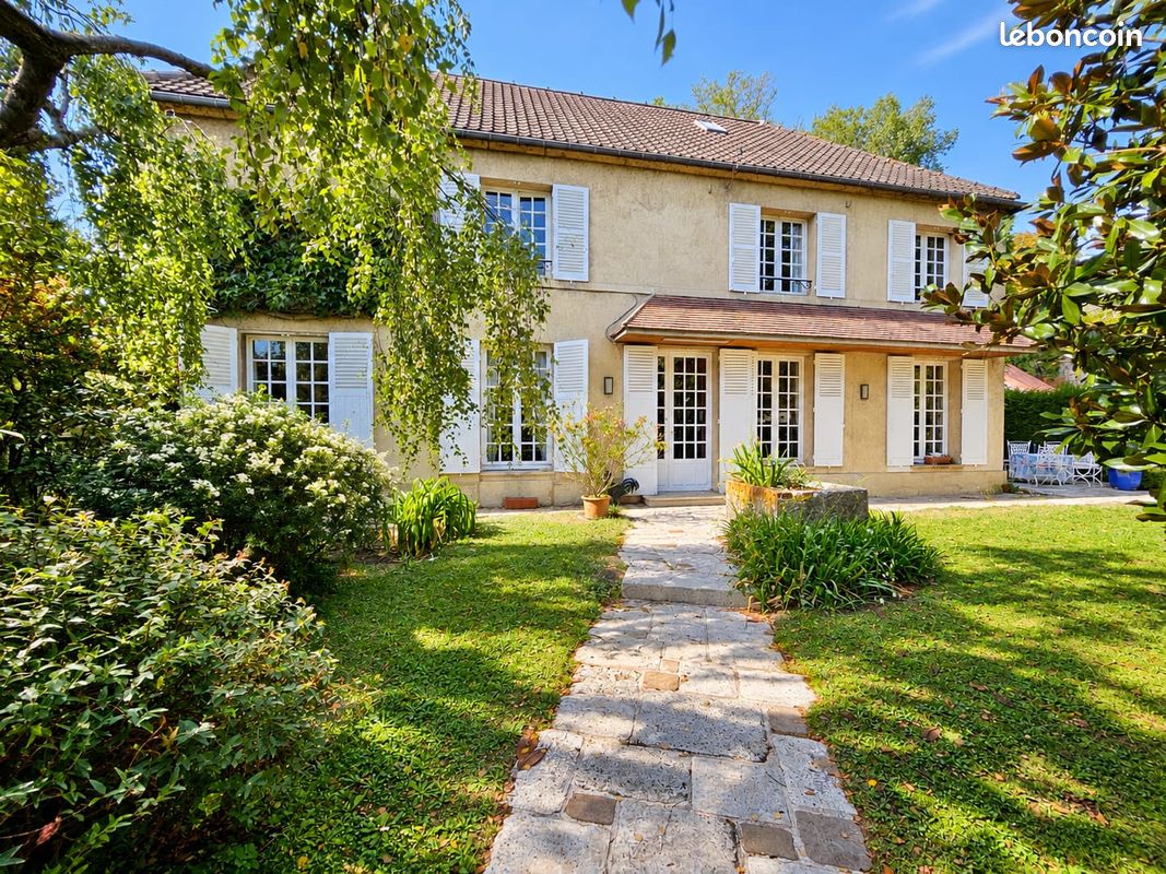 Maison 9 pièces 228 m² · à Chantilly · 228 m² · 780 000 €