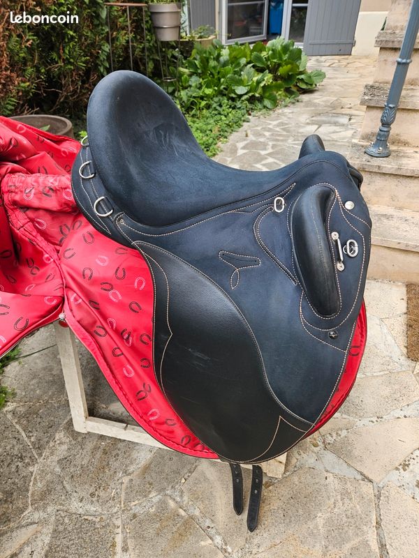 Selle neuve en cuir synthétique australien sans corne