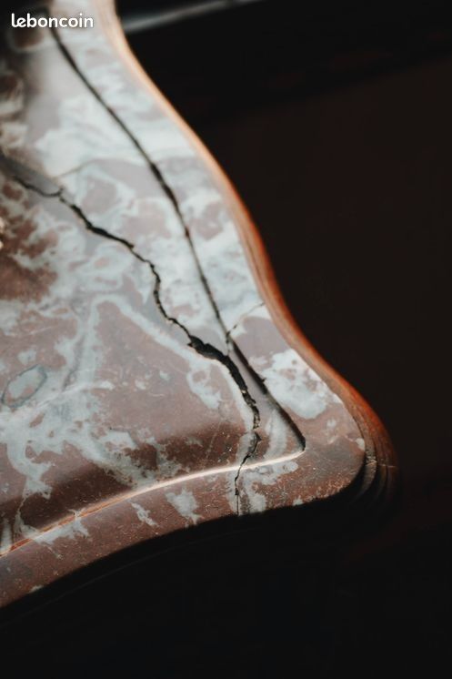 Table de chevet bois massif sculpté et marbre (image 6)