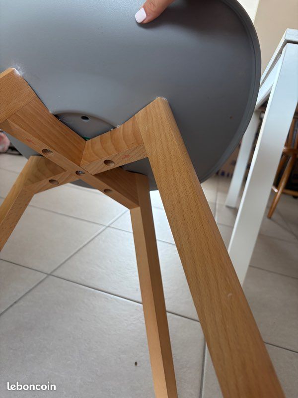 Lot 4 chaises grises scandinaves (image 4)