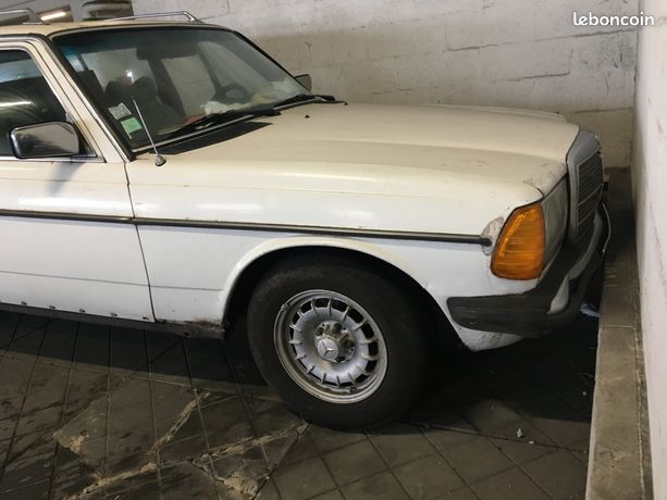 Ancienne Voiture Solido à Clé - Mercedes Noire à Restaurer