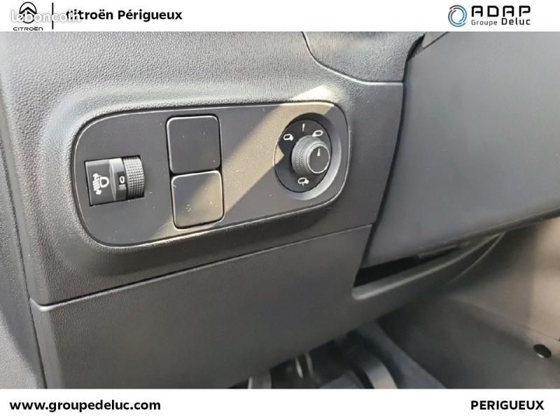 Citroen C3 1.2 PureTech 83ch S&S Shine (image 18)