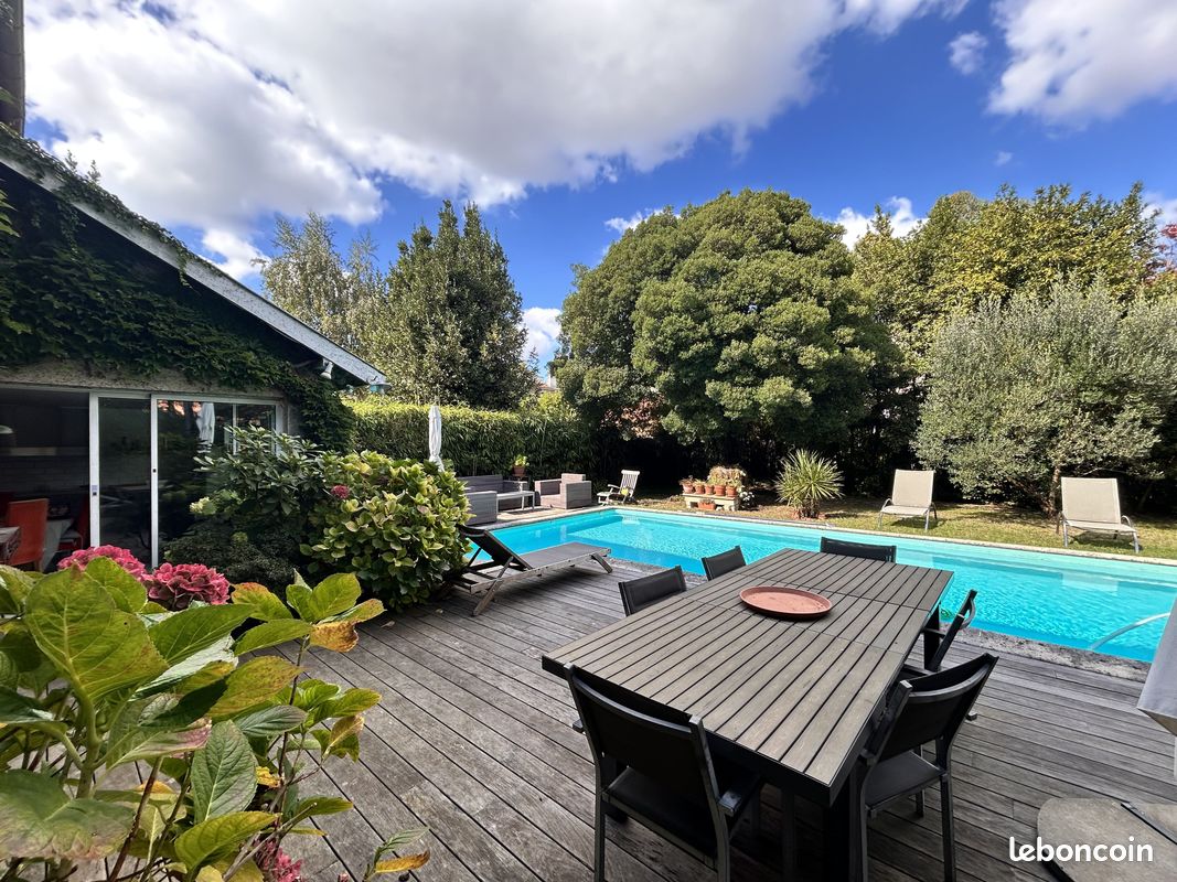 Maison 7 pièces 241 m² · à Bordeaux · 241 m² · 1 100 000 €
