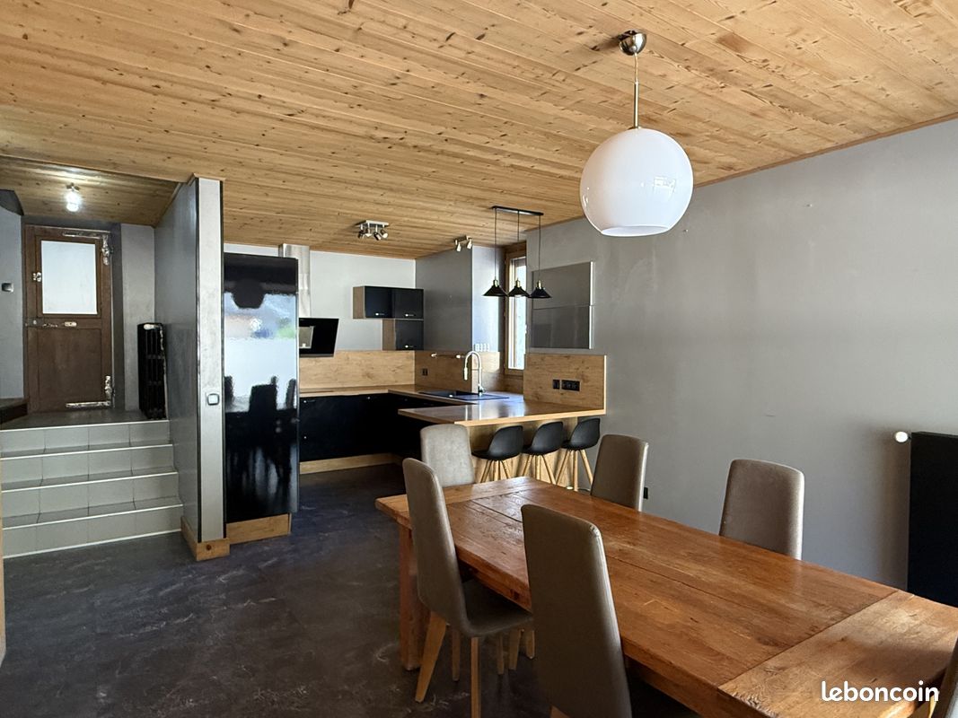 Appartement 4 pièces 121 m² · à Salins-Fontaine · 121 m² · 210 000 €