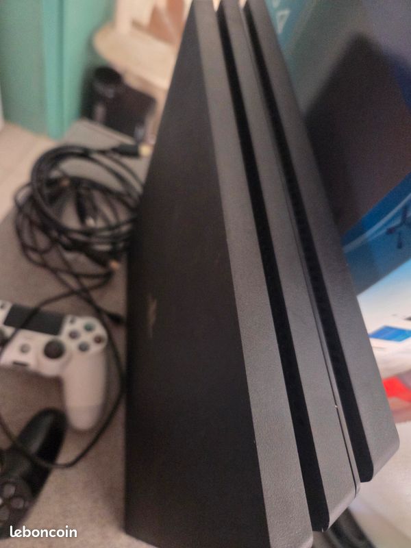 Console ps4 pro avec cables et 1 jeu (image 4)
