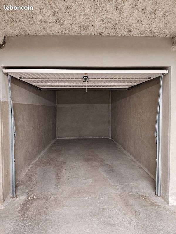 Parking 16 m² · à Grenoble · 16 m² · 32 000 €
