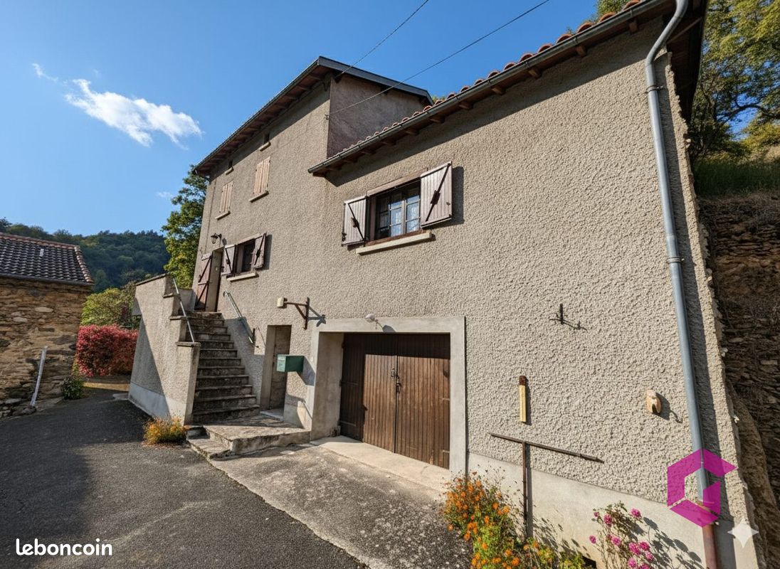 Maison 4 pièces 91 m² · à Auriac-l'Église · 91 m² · 73 000 €