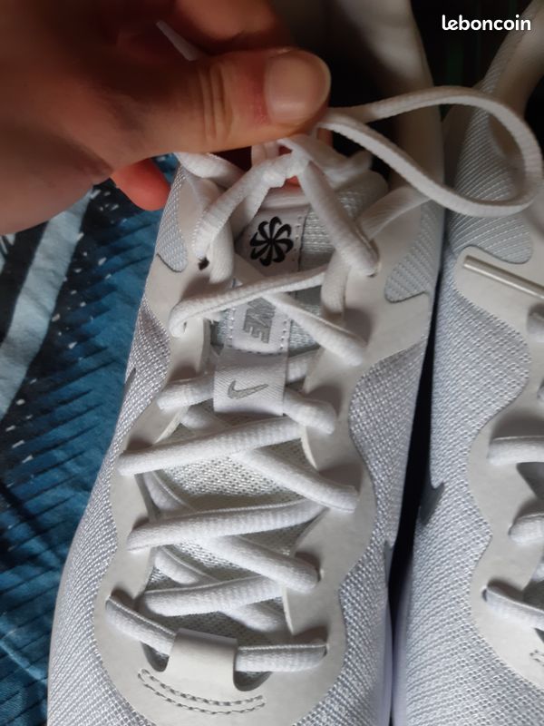 Chaussures Nike blanches (image 2)