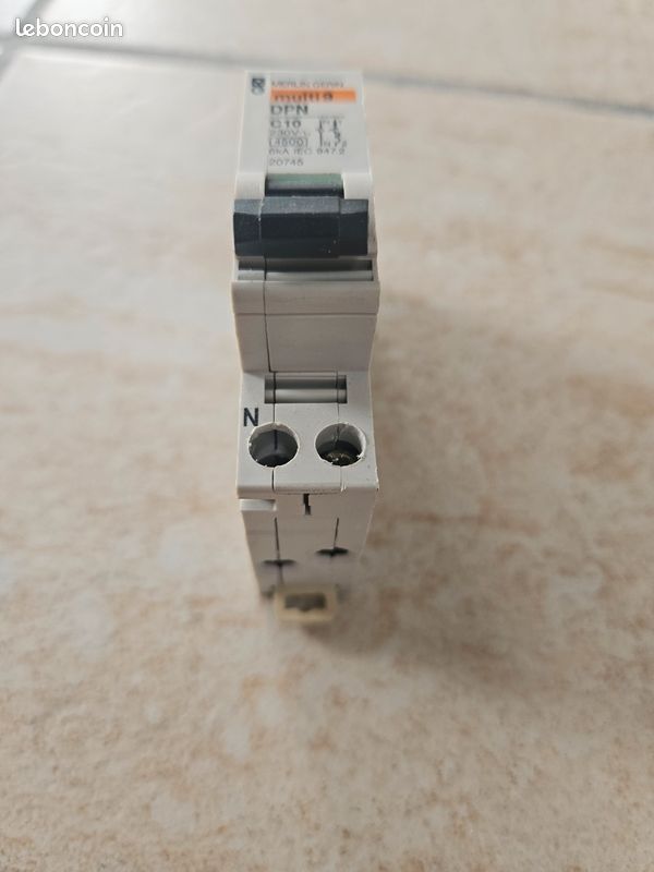 DISJONCTEUR Merlin Gerin C10A (image 2)