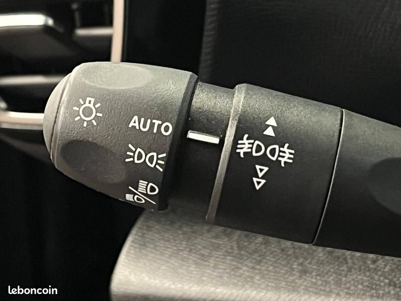 Citroen C4 Sté 1.5 BlueHDi 130ch Feel Nav Business R EAT8 (image 25)