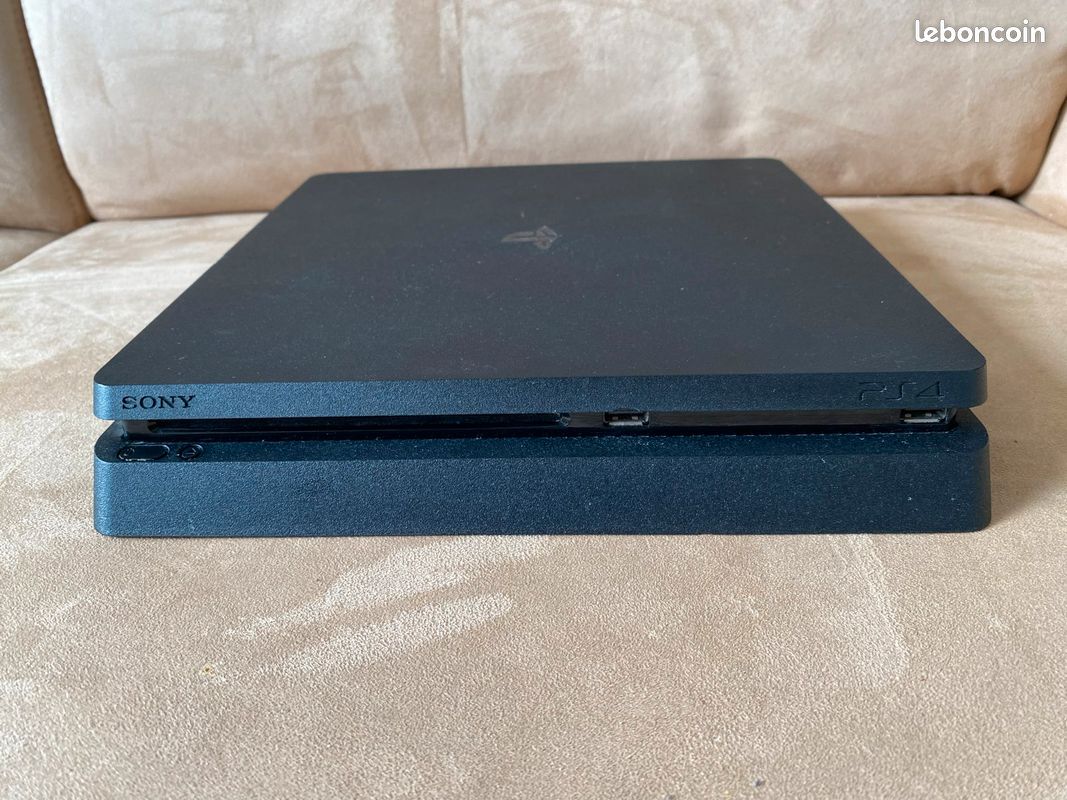 Playstation 4 Slim (image 3)