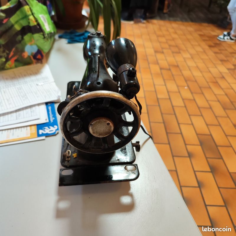 Machine a coudre (image 2)