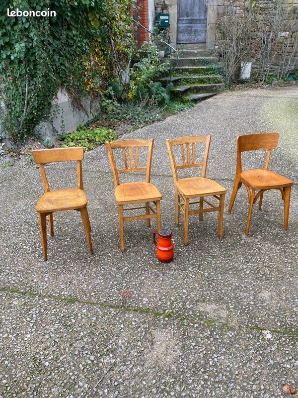 Chaise de maison de poupée dorée - France