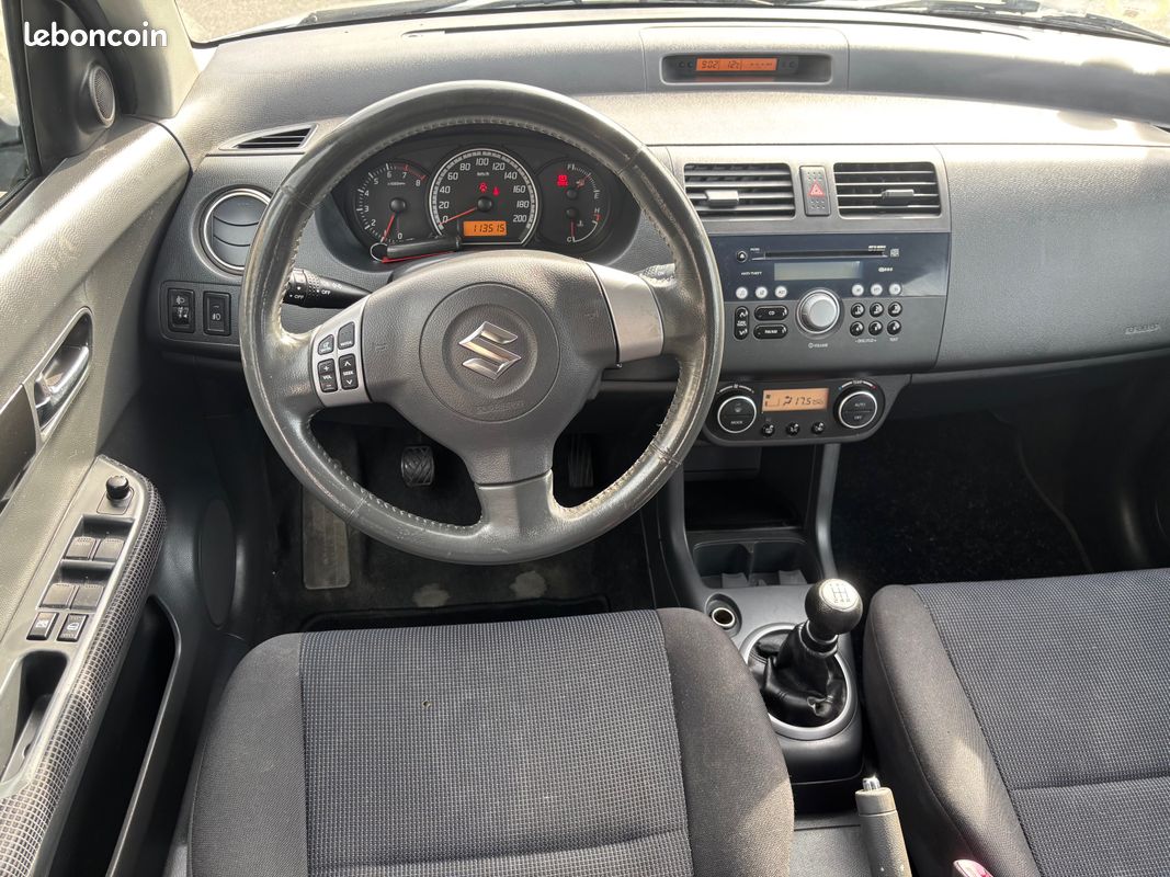 Suzuki Swift 4x4 1.3 VVT 92ch GLX 5P (image 4)