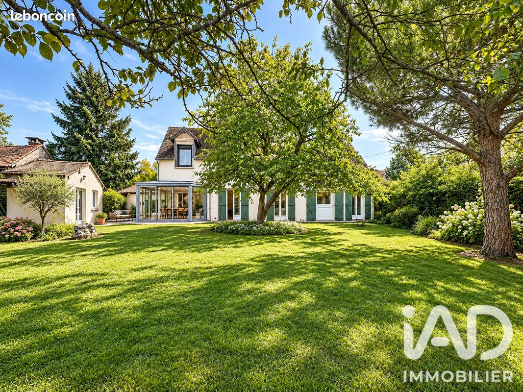 Maison 7 pièces 200 m² · à Montfort-l'Amaury · 200 m² · 575 000 €