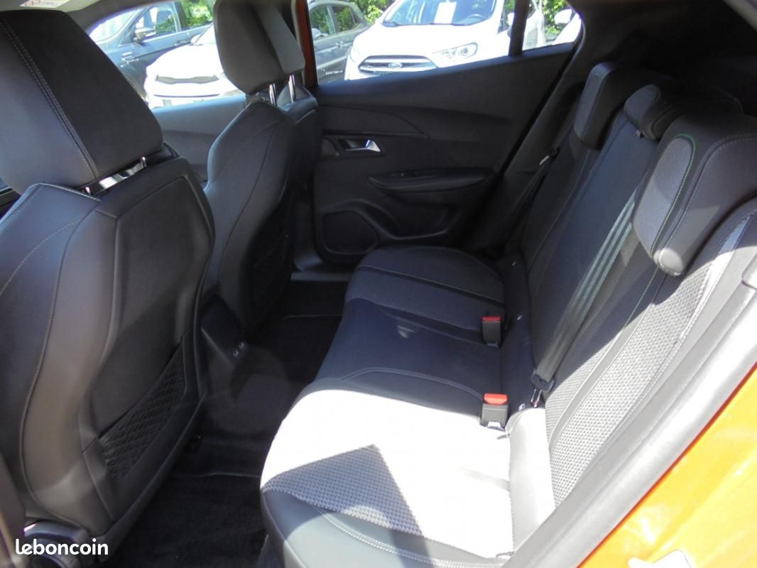 Peugeot 2008 130 SetS EAT8 GT (image 10)