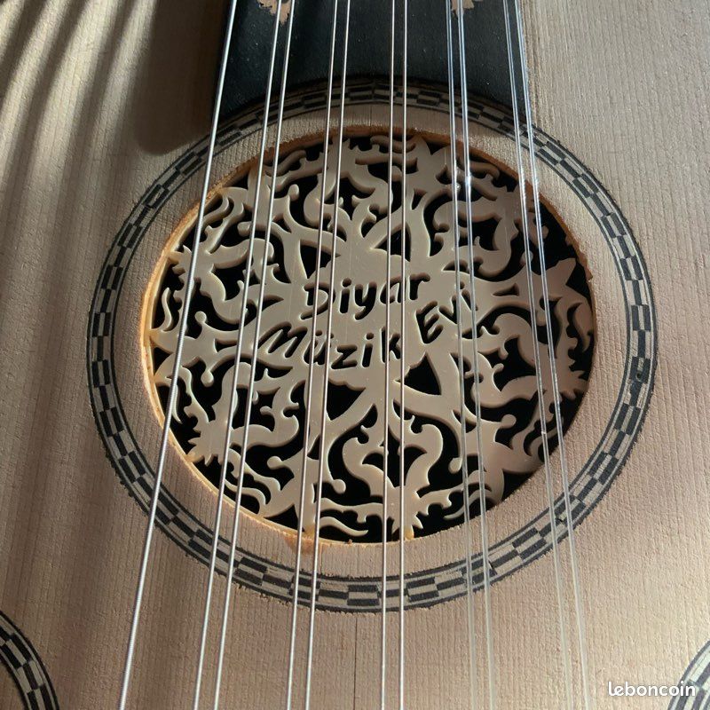 عود تركي . Oud avec micro integré (image 3)