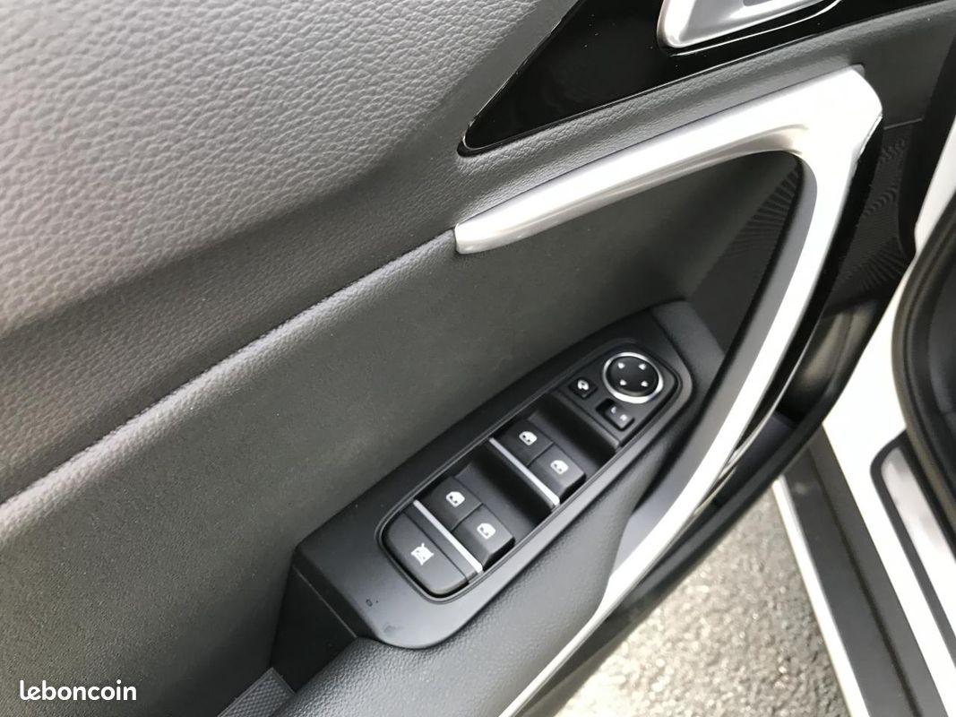KIA CEE D XCeed Hybride rechargeable 1.6 GDI - 105 + Electric 60,5 ch - Stop&Go - BV DCT6 Premium (image 10)