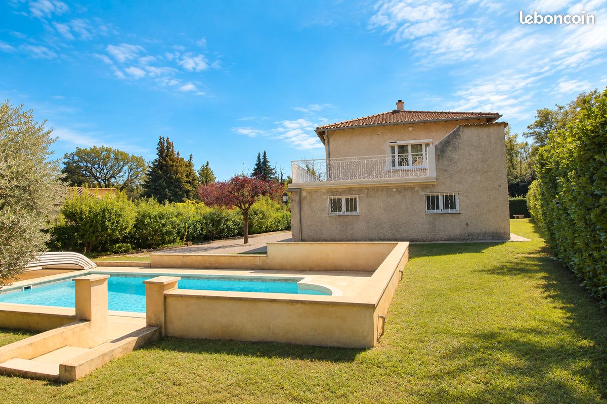 Maison 8 pièces 124 m² · à Loriol-du-Comtat · 124 m² · 441 000 €