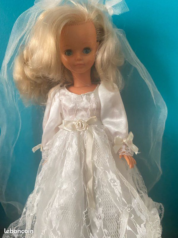 Poupée Bella Avec Collants Blancs, Occasion