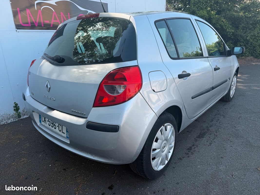 Renault Clio III 1.5 Dci 70 Expression (image 3)