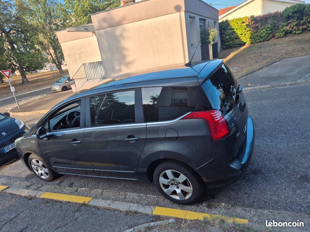 Peugeot 5008 1.6 année 2014 7 places (image 2)