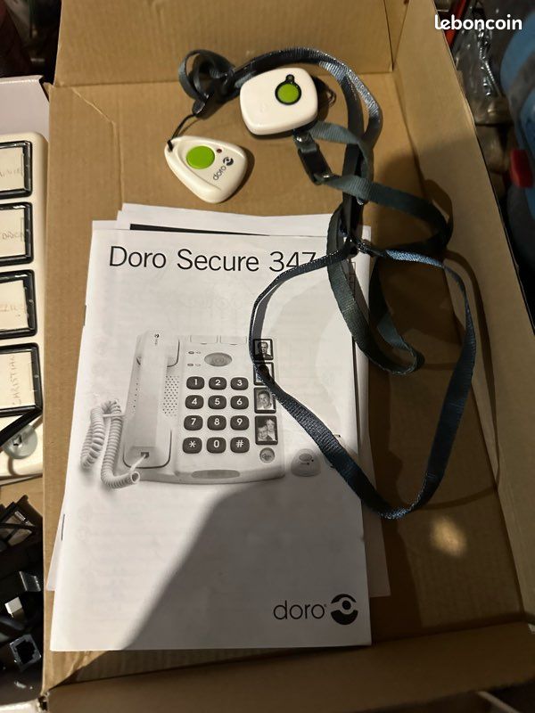 Téléphone alarme avec deux badges à porter par les personnes pour déclencher l'alarme téléphonique (image 4)