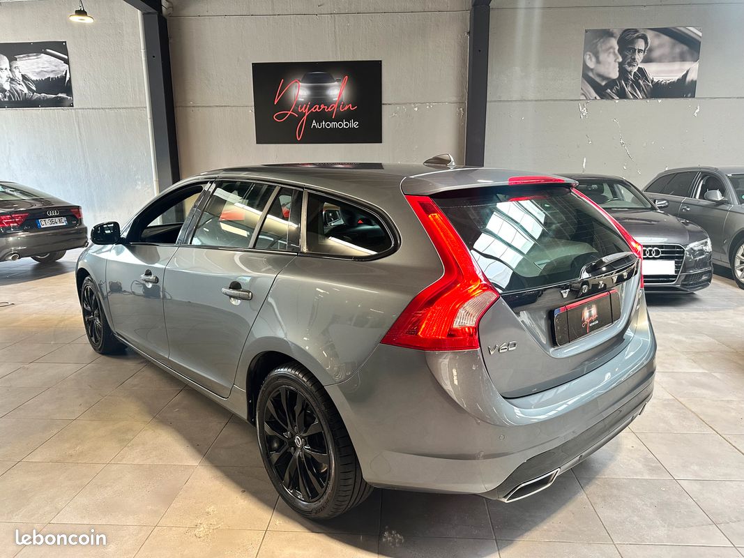 Volvo V60 D4 2.0 190ch Momentum Geartronic "Carnet d'entretien" (image 10)