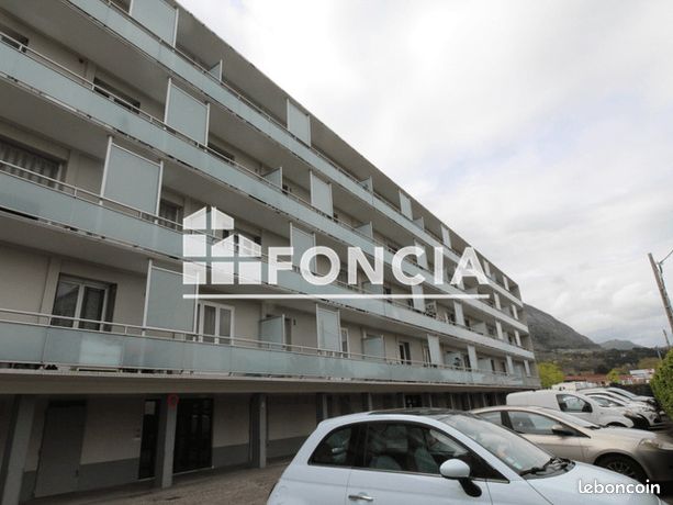 https://img.leboncoin.fr/api/v1/lbcpb1/images/9e/ef/1d/9eef1d0a0fc27d613bfc43747b7e5038b7f5a17d.jpg?rule=ad-image