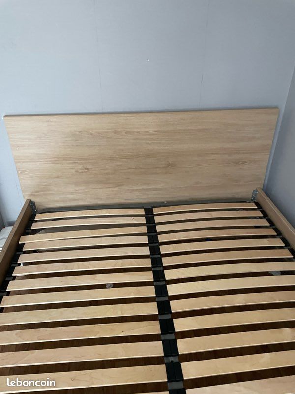 Lit (image 1)