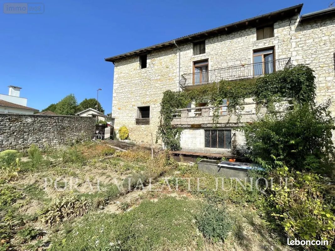 Maison 8 pièces 265 m² · à Poncin · 265 m² · 240 000 €