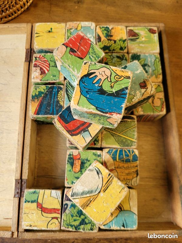 Jeu De Cubes En Bois Ancien - Dimensions 22,5x14x5 Cm - Incomplet (manque Un Dessin) - Occasion Avec Usures