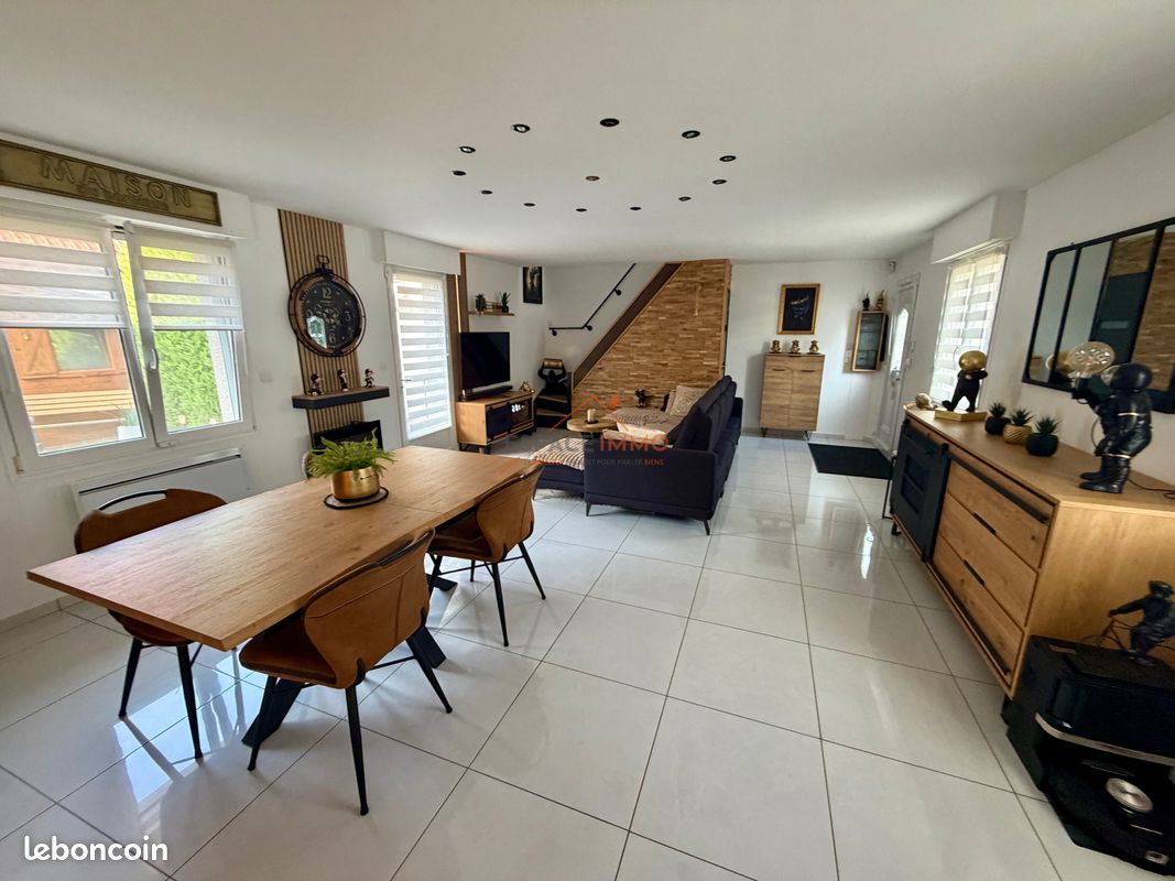 Maison 8 pièces 166 m² · à Hélesmes · 166 m² · 268 000 €