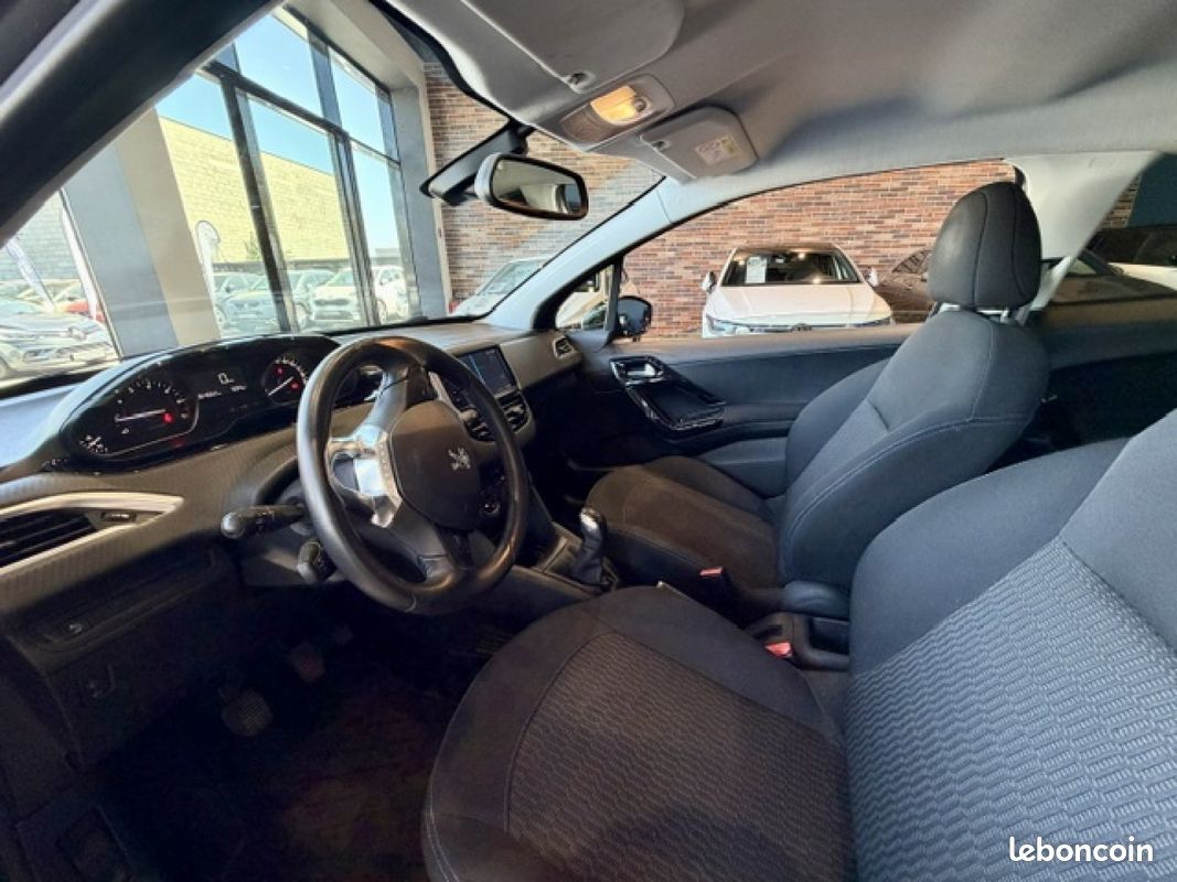 PEUGEOT 208 1.2 82ch BVM5 Style faible kilometrage (image 10)