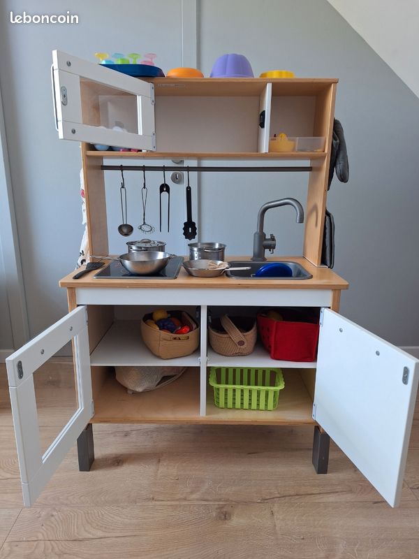 Cuisine/dînette en bois toute équipée (image 4)