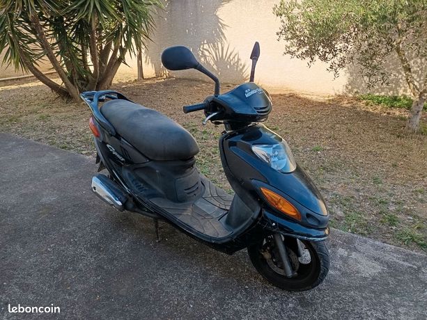 Scooter yamaha cygnus 125 en l'état Motos