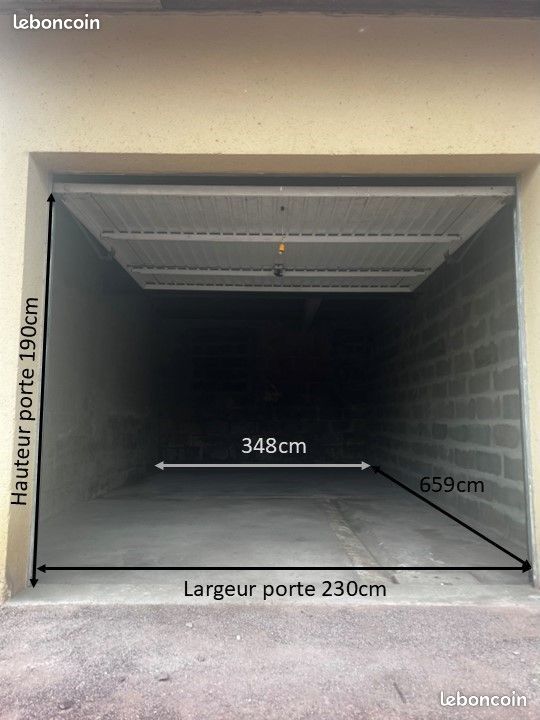 Garage /box fermé à louer. Surface 23m² · à Coutances · 100 €/mois