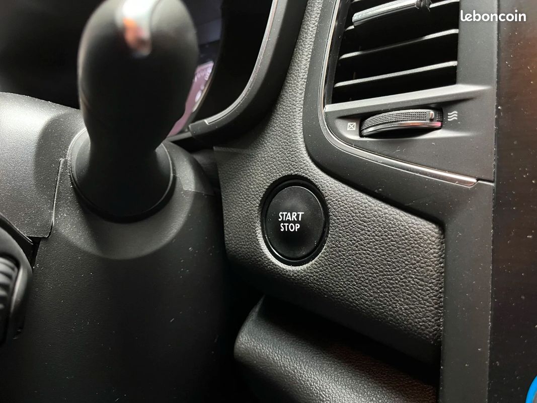 RENAULT MEGANE IV BERLINE Blue dCi 115 EDC - Business INTENS (image 34)